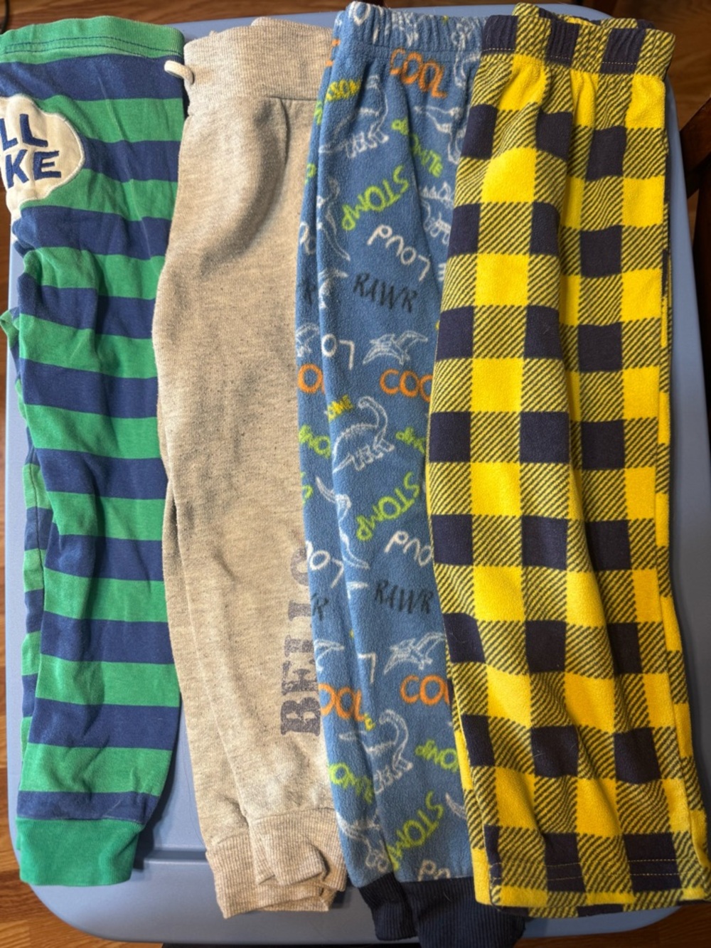 Boys pajamas pants size 3t! 10$ for all 4 pairs
